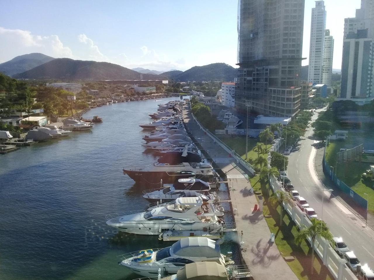 Edficio Carima 3 Dormitorios Apartamento Balneario Camboriu